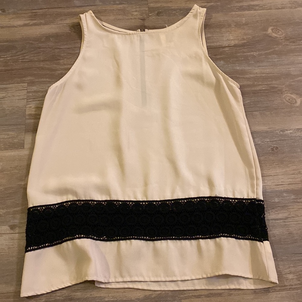 Francesca’s cream border lace tank top